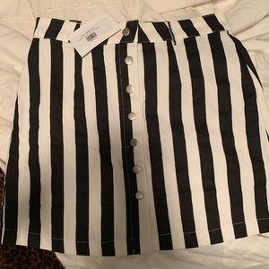 Boutique brand striped mini skirt
